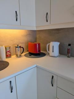Central 4 Bedroom House with balcony and parking - 4