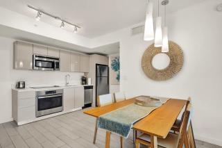 Waterfront Modern 1 BDR in Resort Beach Pool 607 - 3