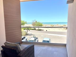 Relaxing Family Spot. Pool, Lagoon, Beach Walk A8 - 4