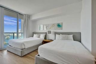 Canal View Condo Private Balcony Beach 8 Min 1904 - 0