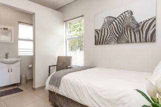 Fourways Executive Singles Studio - Secure, modern unit - 1