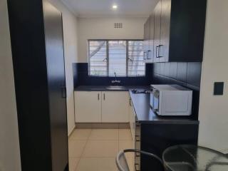 Fourways Executive Studio - Secure, modern unit - 2