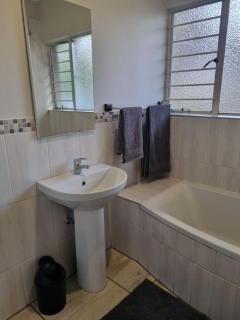 Fourways Executive Studio - Secure, modern unit - 1