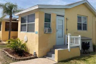 Cozy New Smyrna Beach Retreat Near Ocean and Flagler Avenue Perfect for Couples - 3