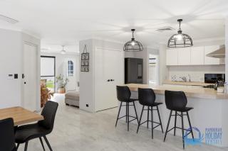 Mandurah Poolside Retreat - 6