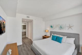Perfectly Located 1-Bedroom Condo Near Beach 1210 - 6