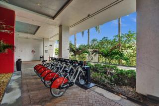 Ocean and Canal View Condo Resort Hallandale 1006 - 5