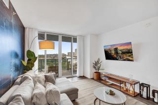 Ocean and Canal View Condo Resort Hallandale 1006 - 0