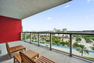 Ocean and Canal View Condo Resort Hallandale 1006 - 7