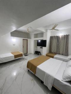Hotel Prime Lodging - 8
