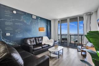 Elegant Corner Condo Balcony Canal View 2910 - 9