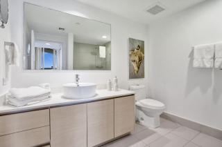 Elegant Corner Condo Balcony Canal View 2910 - 4
