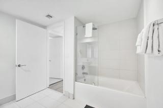 Modern Ocean Canal View Condo Beach Service 2704 - 1