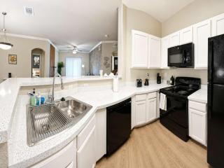 Dallas Medical District 2BR with Smart TVs - 7