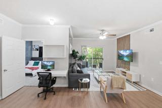 2BR Dallas Escape Near Downtown with Pool Access - 9