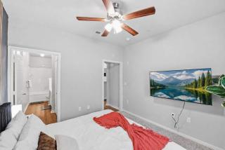 2BR Dallas Escape Near Downtown with Pool Access - 4