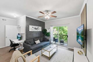 2BR Dallas Escape Near Downtown with Pool Access - 2