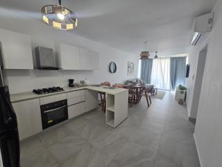 Spacious 2 Bedroom, 2 Bath Condo with Poolside View - 4