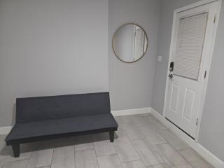 Flawless one bedroom apartment! - 0