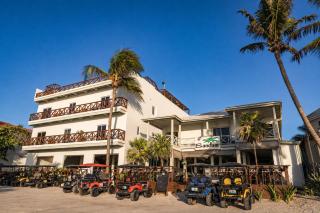 Sandbar Beachfront Hotel & Hostel Restaurant - 9