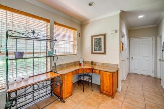 Red Oak Group Getaway w/ Yard + Patio - 4