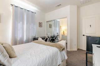 Renovated 4BR Home Near The BLVD & AV Hospital - 5