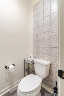 Renovated 4BR Home Near The BLVD & AV Hospital - 4