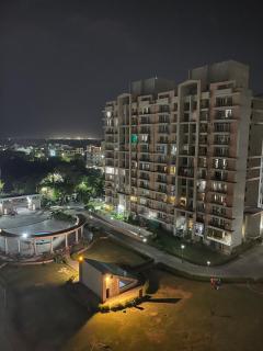 Zivora By Vaayu Sanctum 3BHK 10 min from The Taj Mahal - 1