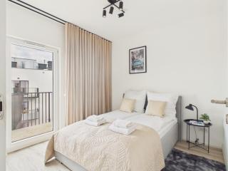 Metro Szwedzka Apartment AC & Parking by Solarento - 9