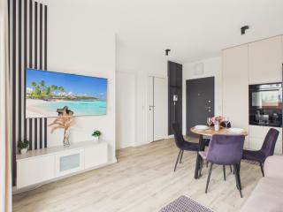 Metro Szwedzka Apartment AC & Parking by Solarento - 7