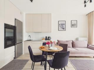 Metro Szwedzka Apartment AC & Parking by Solarento - 4