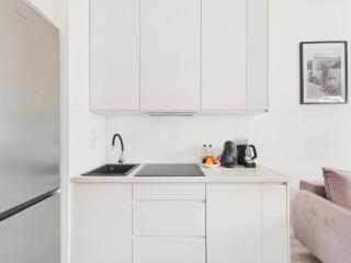 Metro Szwedzka Apartment AC & Parking by Solarento - 3