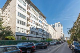 UrbanVibe Centrum | Stylish 2BR Hideaway - 8