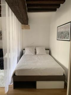 grand studio au coeur de Paris refait à neuf - 4
