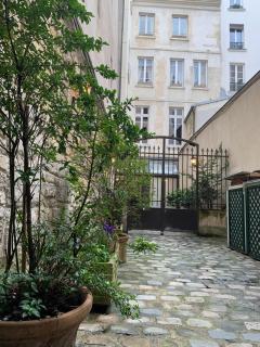 grand studio au coeur de Paris refait à neuf - 1