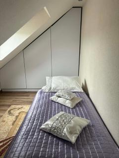 2 bedroom top floor apartment - 4