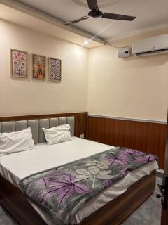 Lovkush Bhavan Guest house 100mtr - from Ramjanam bhumi - 4