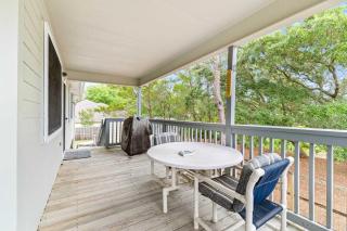 5BR Home Located on Canal Backyard with Deck and BBQ - 8