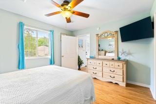 5BR Home Located on Canal Backyard with Deck and BBQ - 3