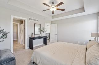 Spacious Modern Home-20 minutes from Des Moines - 7