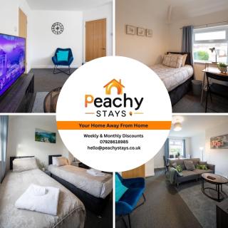 Modern 3 Bedroom House Sleeps 6, 11 Minutes from City Centre, Private Driveway Parking & Wi-Fi, Weekly And Monthly Stays, Great Rates Available At Peachy Stays - 0
