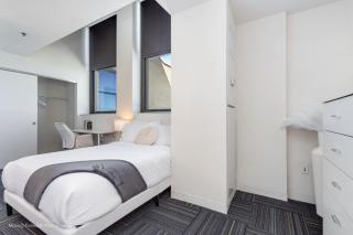 Downtown Chicago Stay with Free In & Out Parking-2 - 7