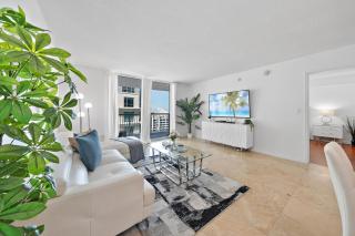 Upscale Brickell 1BR with Pool, Gym, City Views & Free Parking - 9