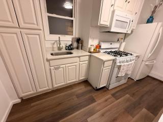 Spacious 2BR Getaway Easy Access to NYC & Newark - 4
