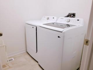 3BR Home Near Niagara Falls King Bed Free Parking 75 Inch TV & Wi-Fi - 4