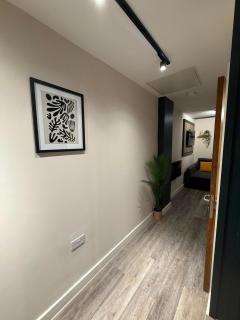 #115 ModernCity Escape Central Apartment- 10 mins to Royal Albert Dock Liverpool- Sleeps 4 - "Perfect for contractors and Families " - 4
