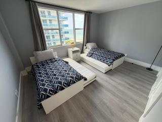 Oceanfront apartment in Surfside - 6