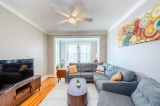 Modern 2BR Avondale with Free Parking Near CTA - 5