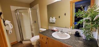Heated outdoor pool 2 Bedroom Condo in Canmore - 7