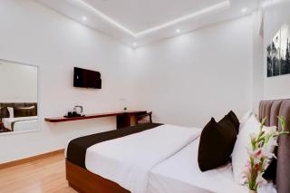 Super Townhouse Oak FRI Dehradun Formerly Hotel EL Portrait - 1